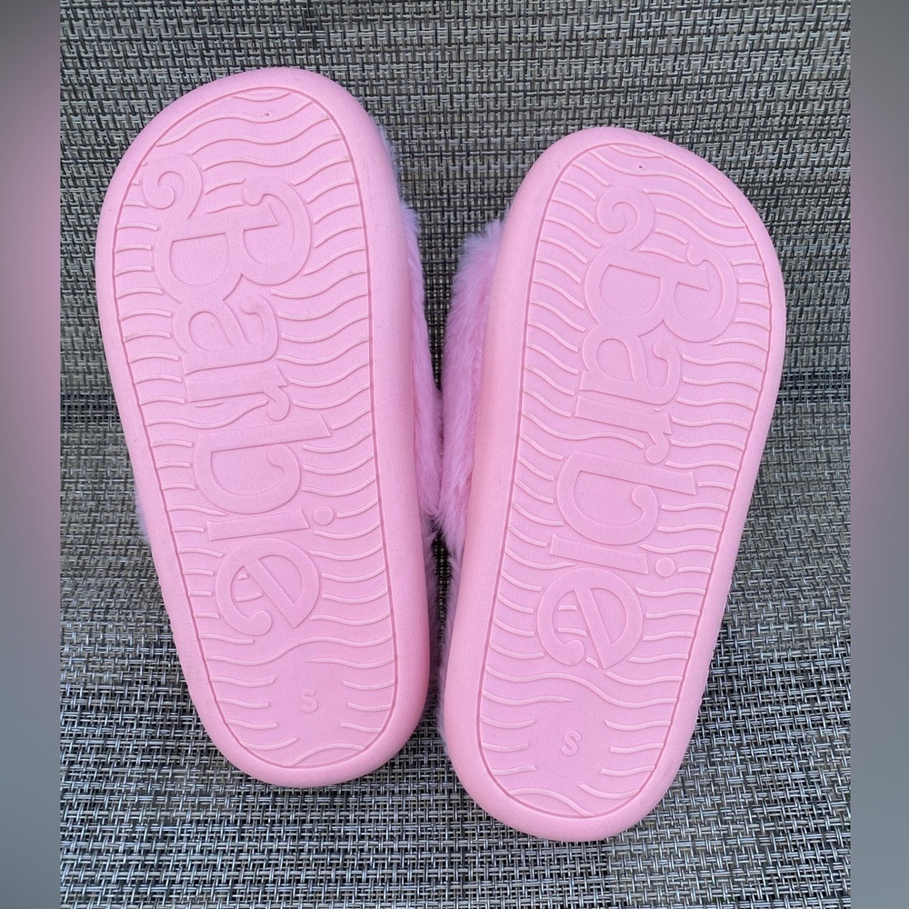 NWOT Barbie Pink Faux Fur Logo Super Push Comfy Women's Slippers Sz Small (5-6) - Picture 5 of 8